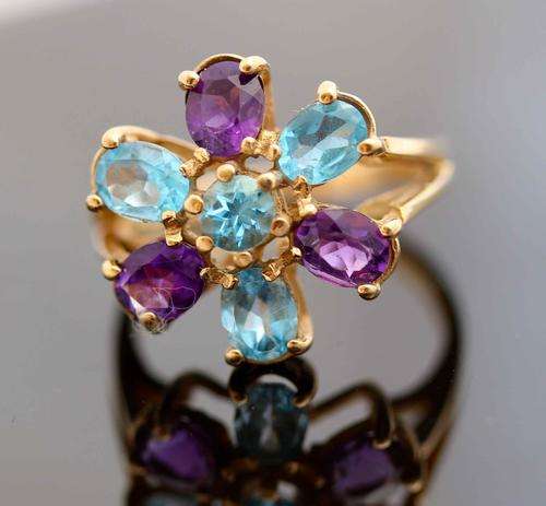 AMETHYST AND BLUE TOPAZ RING! HALLMARKED LONDON ASSAY. 9ct GOLD